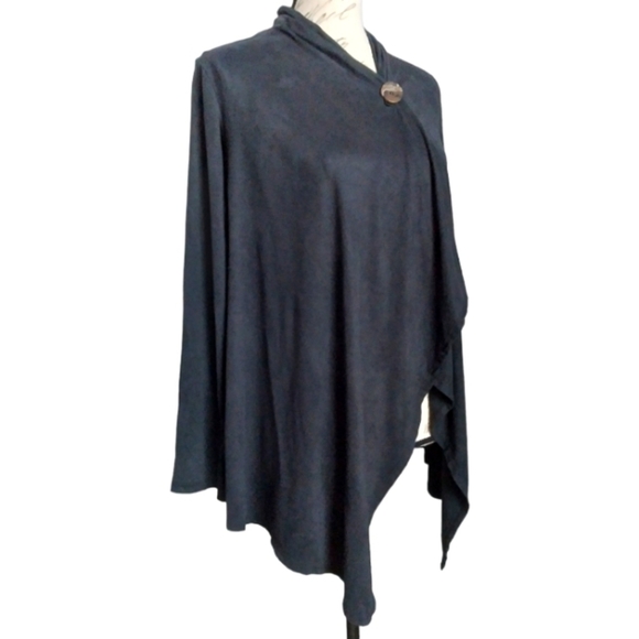 Bobeau Luxuriously Soft Charcoal Gray Asymmetrical Wrap Cardigan - Picture 5 of 9